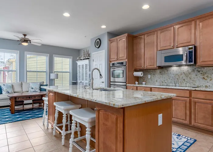 Amazing 4 Bedroom Sunset Island Townhome With Bonus Den! * Ocean Stadt