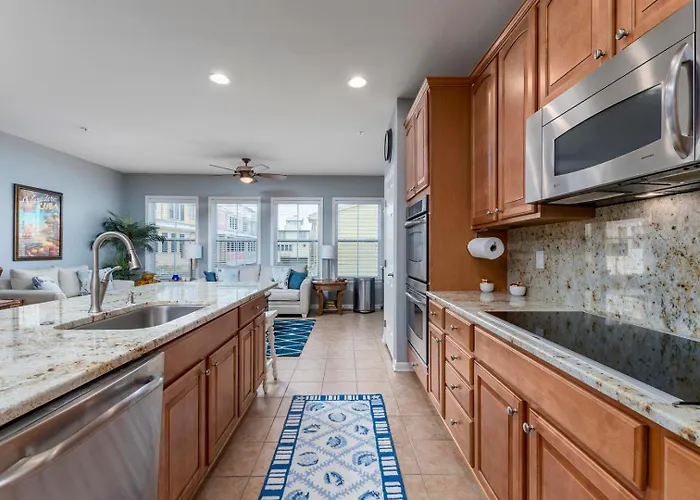 Amazing 4 Bedroom Sunset Island Townhome With Bonus Den! * Ocean Stadt