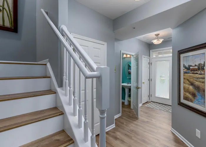 Amazing 4 Bedroom Sunset Island Townhome With Bonus Den!