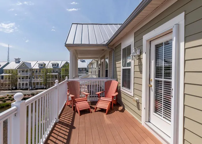 Amazing 4 Bedroom Sunset Island Townhome With Bonus Den! Ocean Stadt