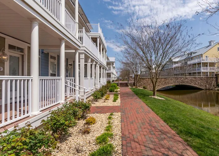Amazing 4 Bedroom Sunset Island Townhome With Bonus Den! Ocean Stadt