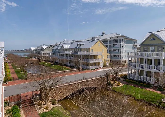 Amazing 4 Bedroom Sunset Island Townhome With Bonus Den! Ferienhaus *